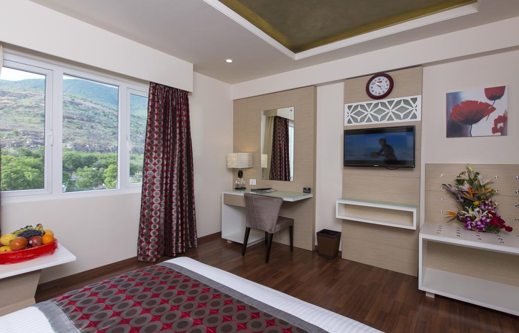 The President Hotel Hubli Room photo