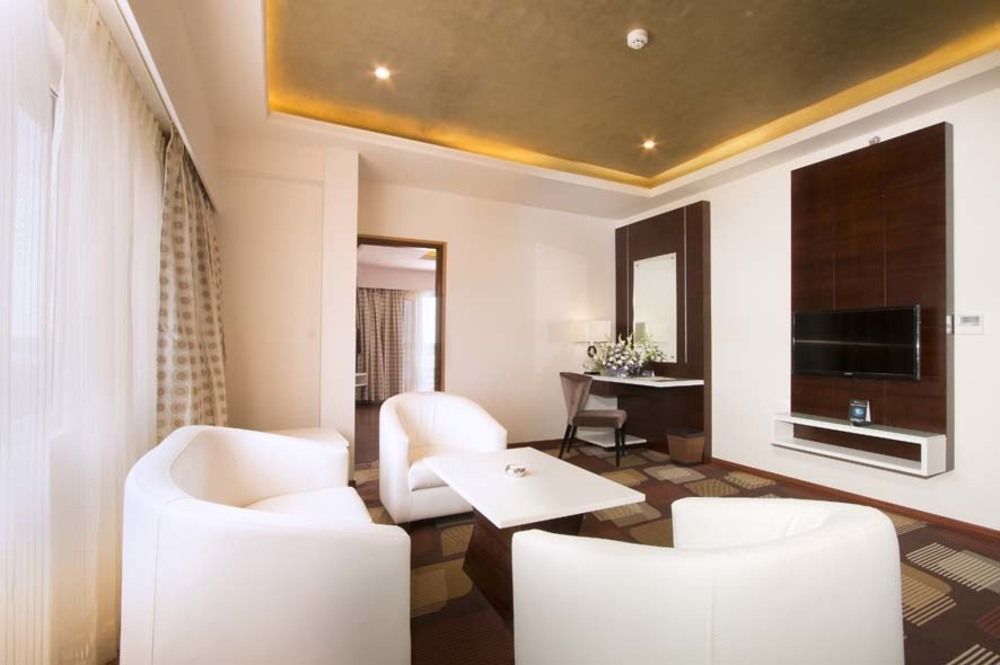 The President Hotel Hubli Exterior photo